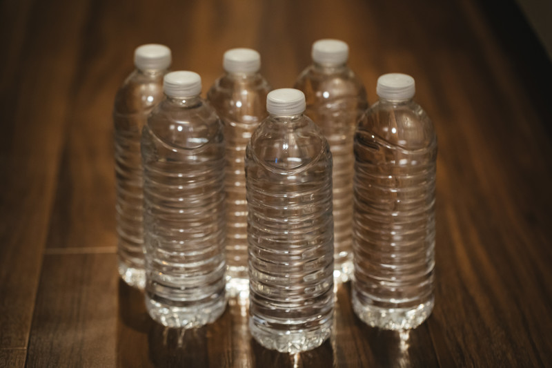 ペットボトルの水のイメージ画像2